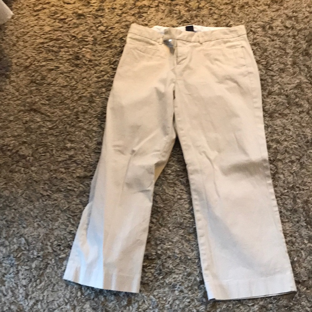 Gap khaki capris size 6